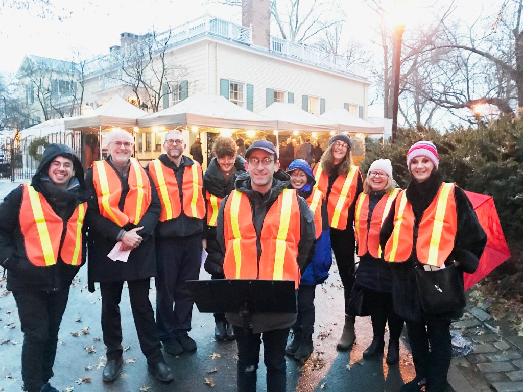 The Streetsblog Carolers Serenade Mayor de Blasio At (Er, Outside) Gracie Mansion!