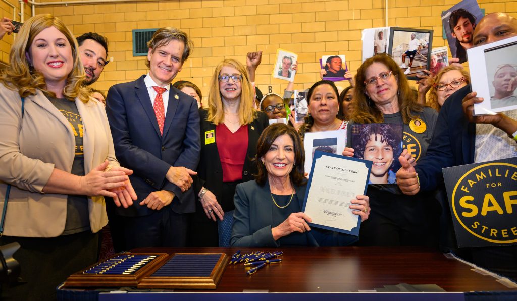 Gov. Hochul Backs Red Light Camera Renewal