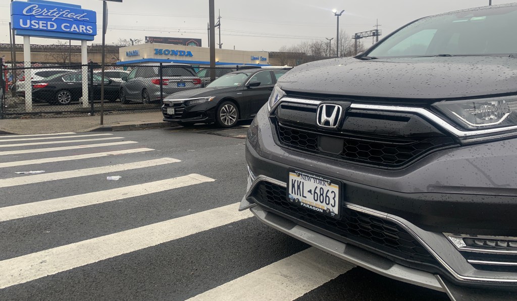 Gov. Hochul Eyes Parking Ban at Elementary Schools; Advocates Say It’s ‘Not Enough’